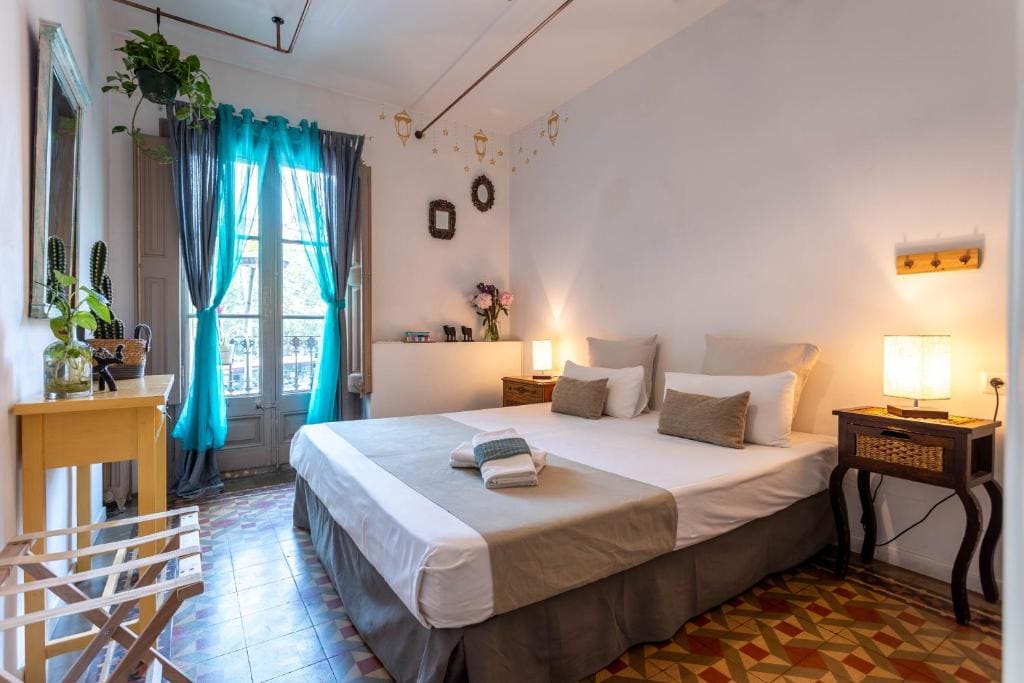 Triple Room with Shared Bathroom room - Image 3