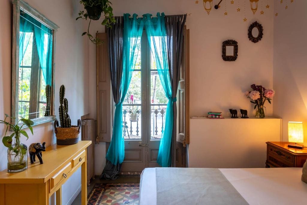 Triple Room with Shared Bathroom room - Image 2