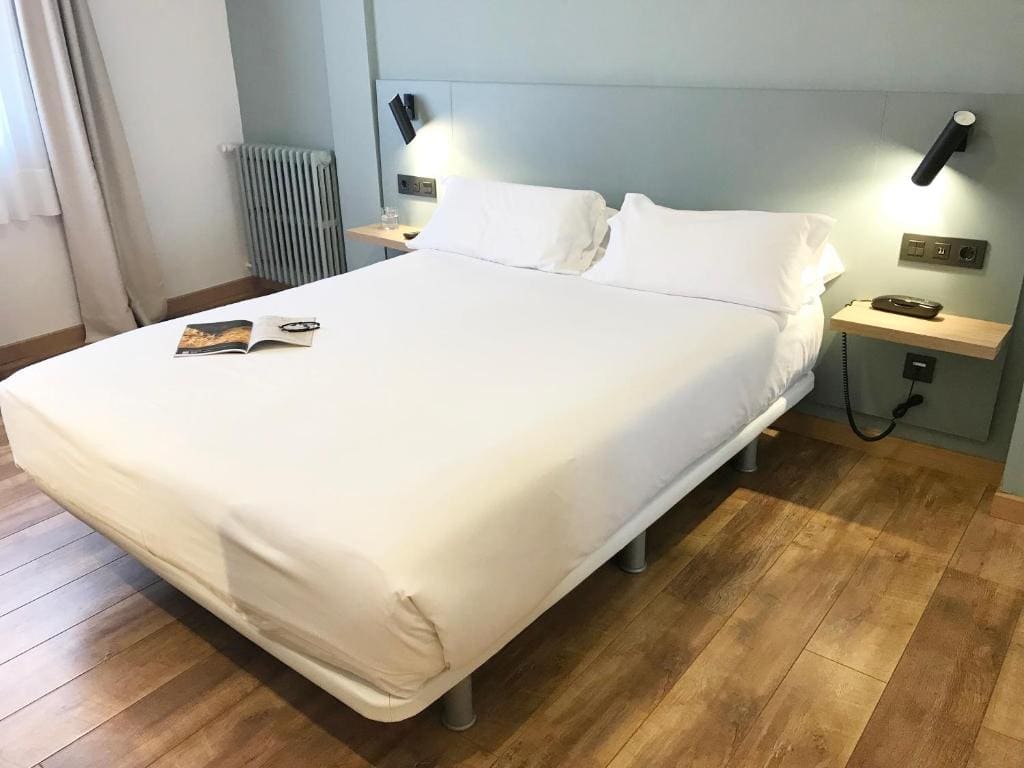 Standard Twin Room room - Image 2