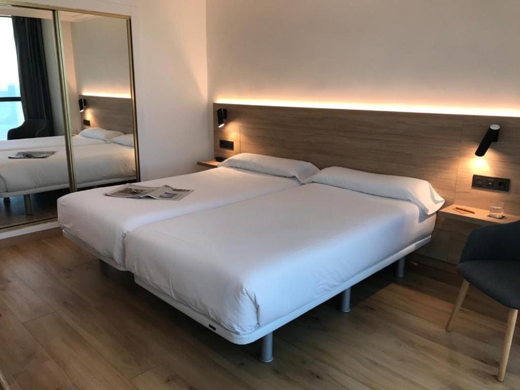 Standard Twin Room with Sea View room - Image 1