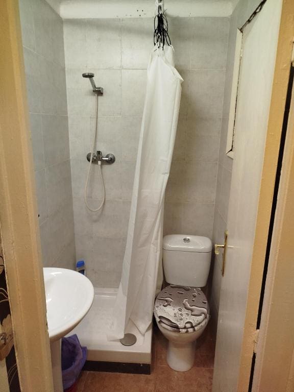 Small Single Room room - Image 1
