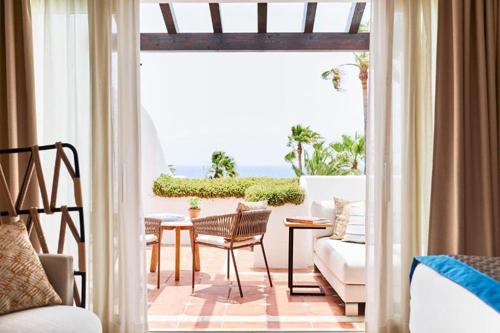 Superior Suite with Sea View room - Image 3