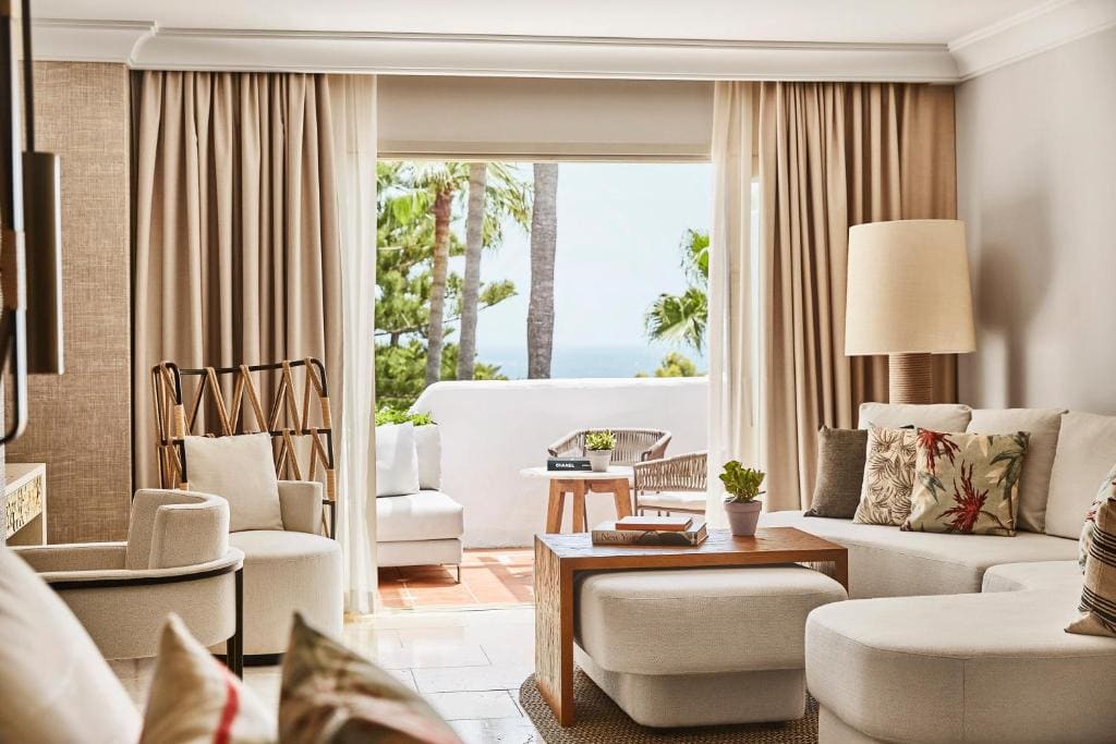 Grand Junior Suite with Partial Sea View room - Image 2