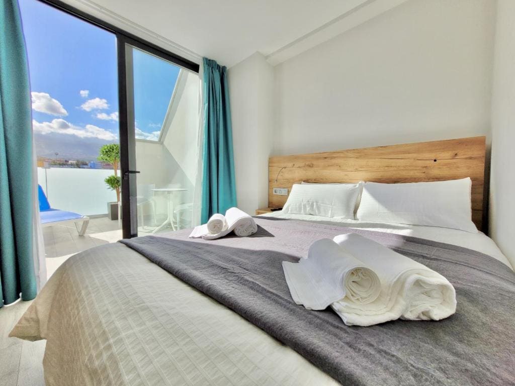 Superior Double Room with Terrace Mountain View room - Image 2