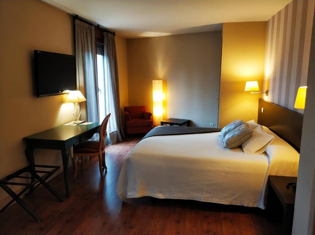 Superior Double Room with Spa Bath room - Image 1
