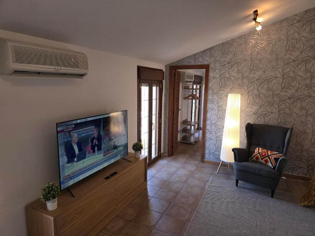 One-Bedroom Apartment with River View room - Image 3