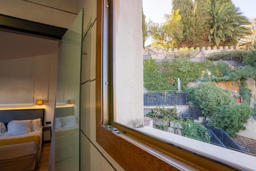 Superior Twin Room with City View room - Image 1