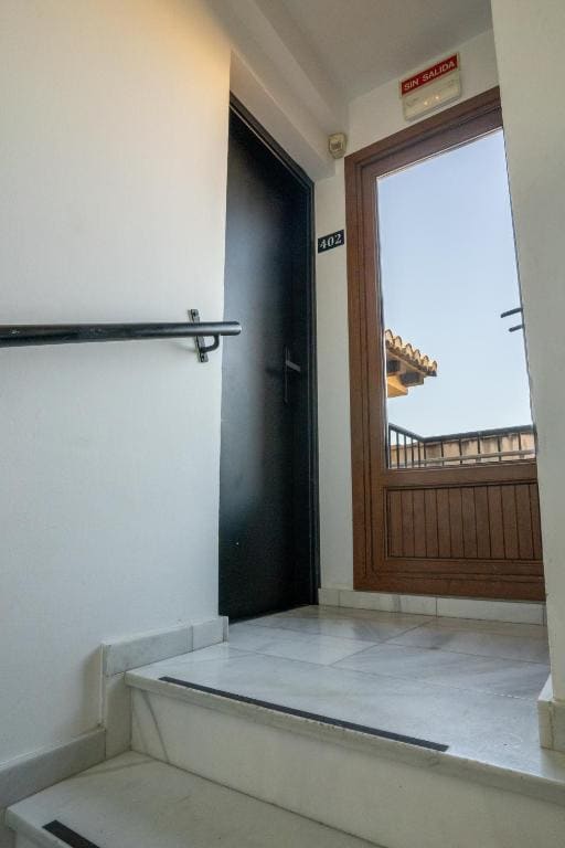 Superior Twin Room with City View room - Image 3