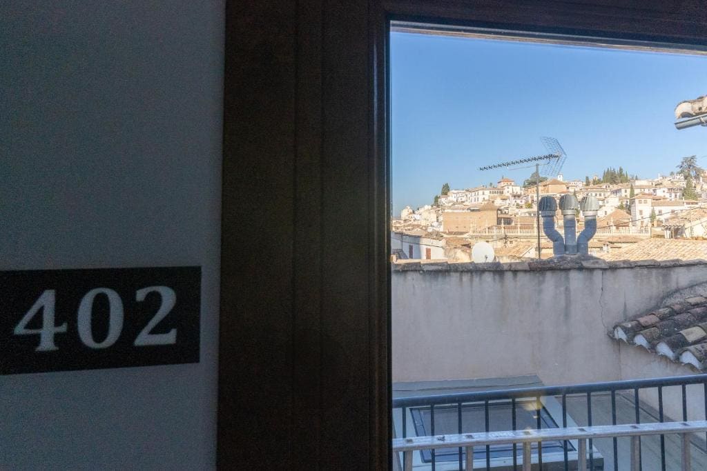 Superior Twin Room with City View room - Image 2