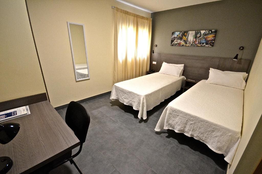 Twin Room room - Image 3