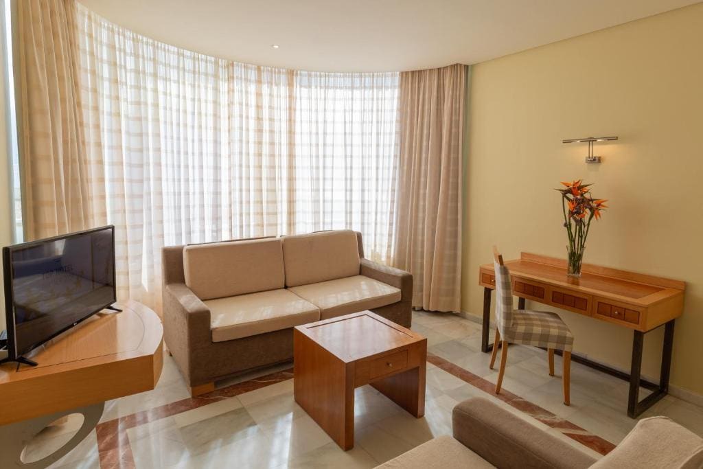 Deluxe Suite room - Image 2