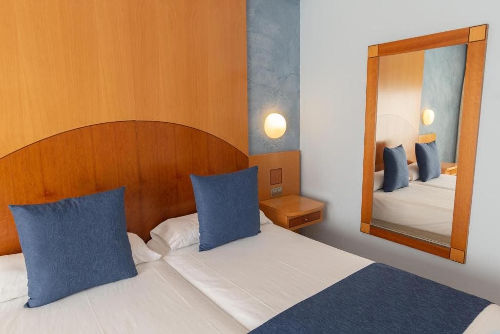 Double Room with Sea View room - Image 1