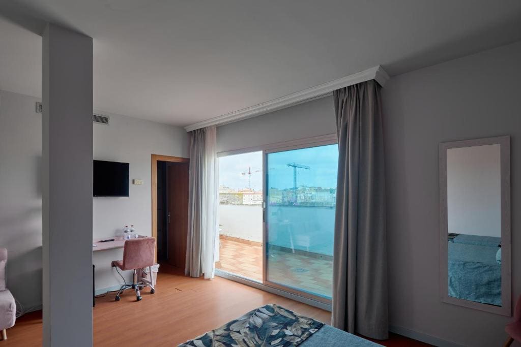 Triple Room with Balcony room - Image 2