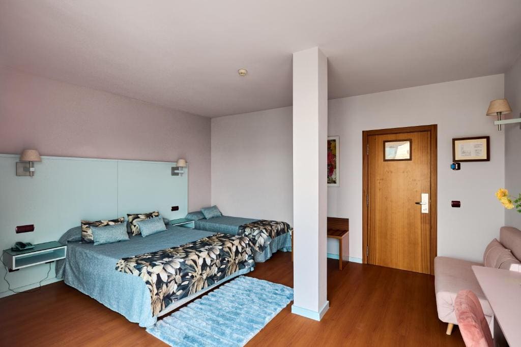Triple Room with Balcony room - Image 1