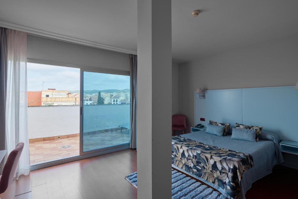 Triple Room with Balcony room - Image 3