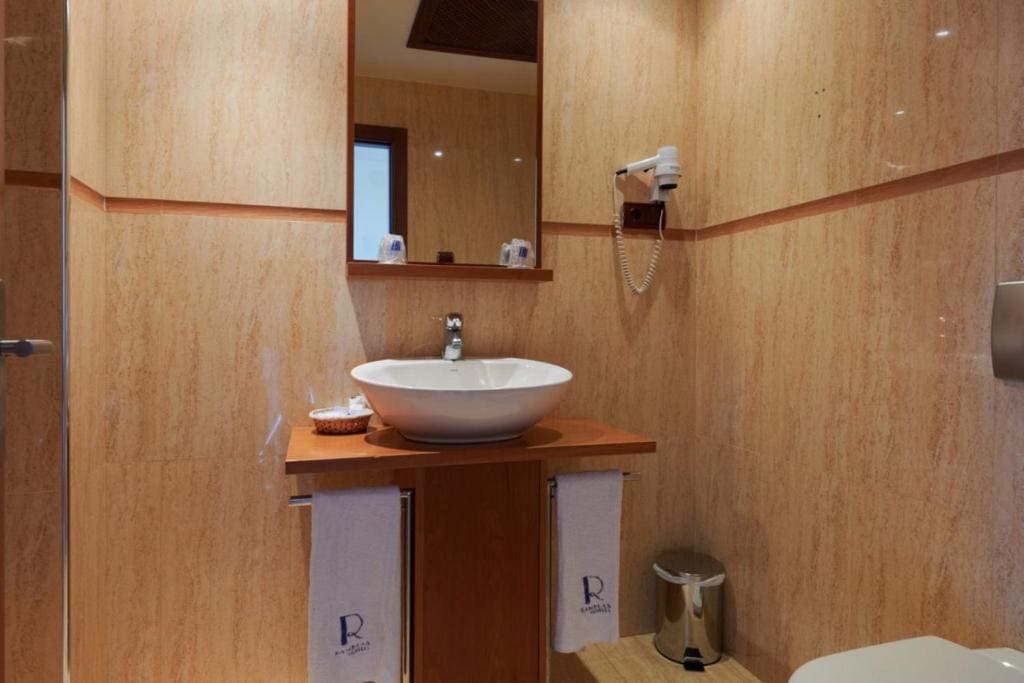 Double Room with Balcony room - Image 2