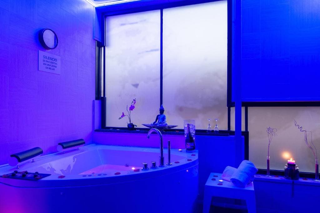 Double room with access to the private spa area room - Image 1