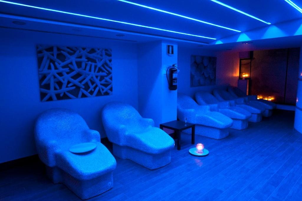 Double Room with Spa Access room - Image 3