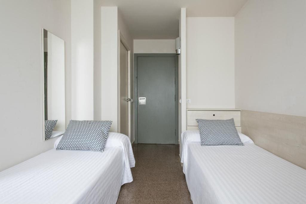 Basic Twin Room room - Image 2