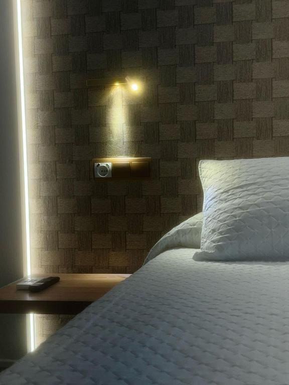 Deluxe Double Room with Balcony room - Image 2