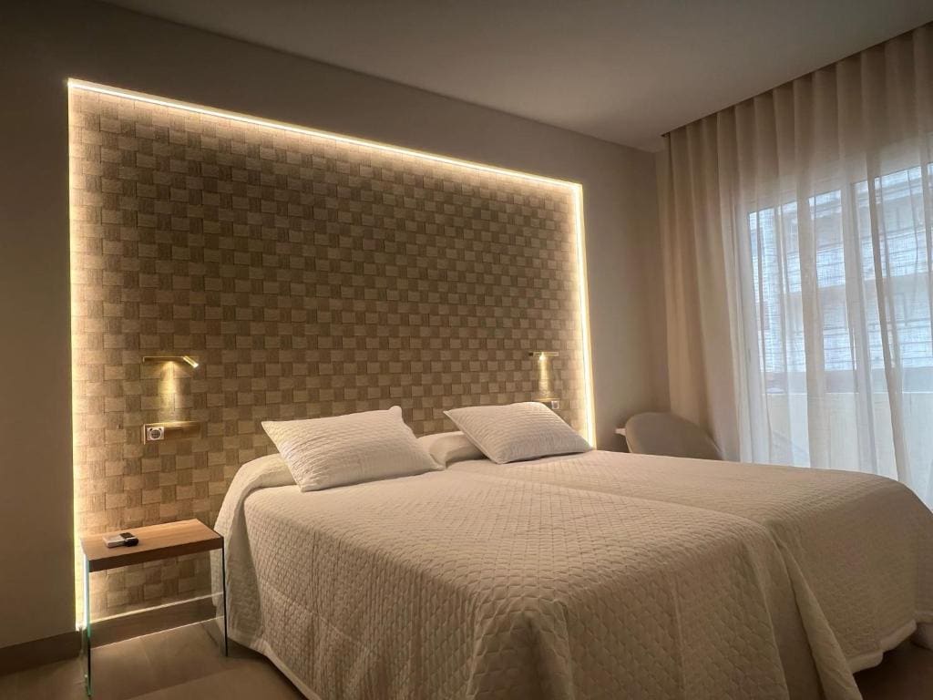 Deluxe Double Room with Balcony room - Image 3