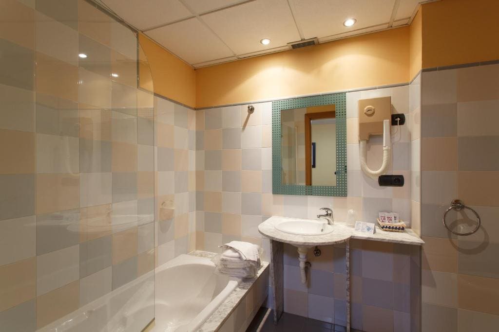 Standard Double Room room - Image 3
