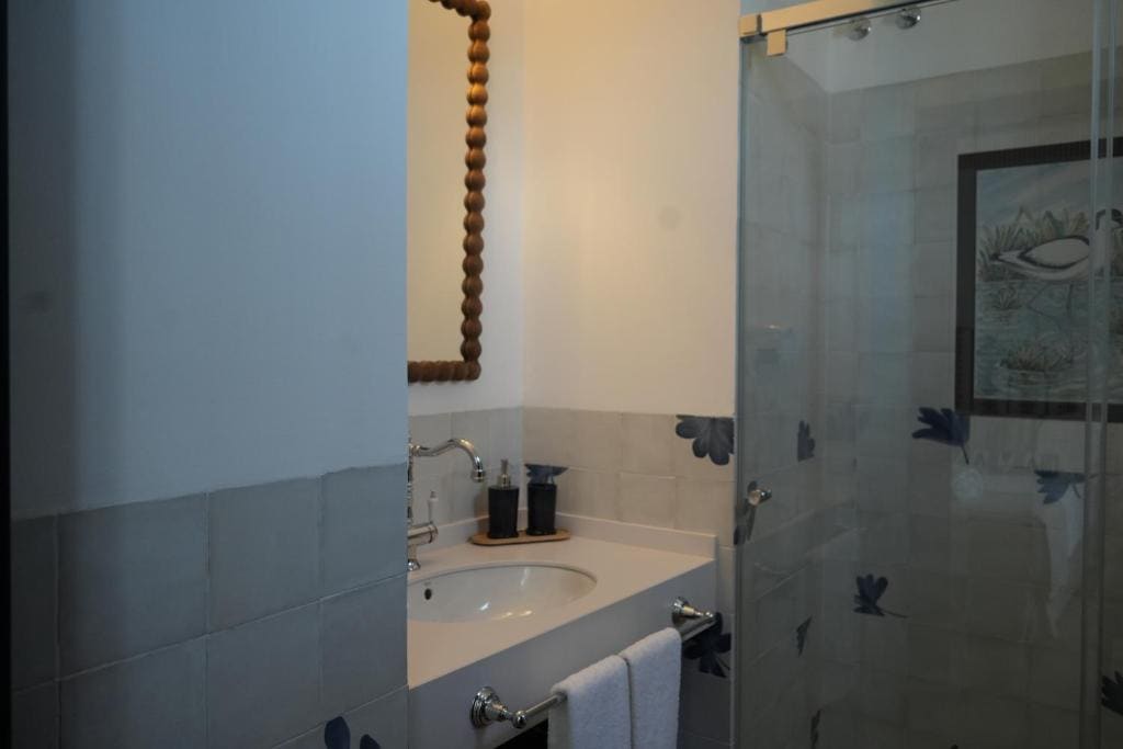 Basic Double or Twin Room room - Image 3