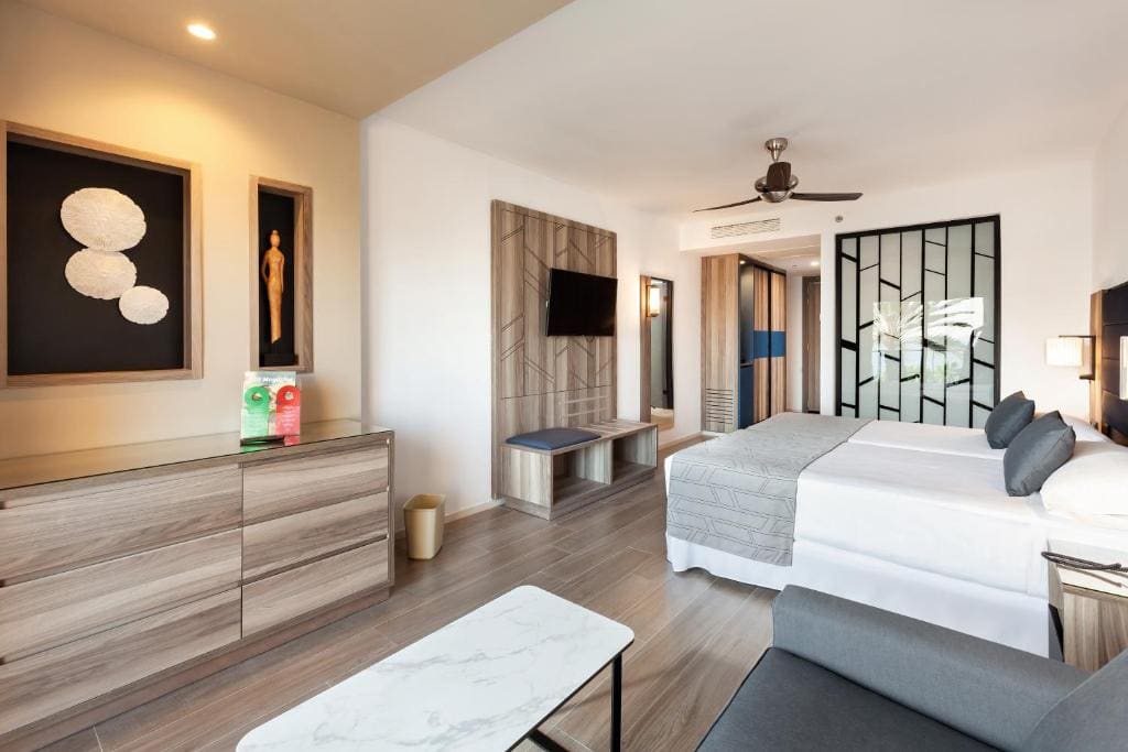 Double Room with Balcony and Sea View room - Image 1