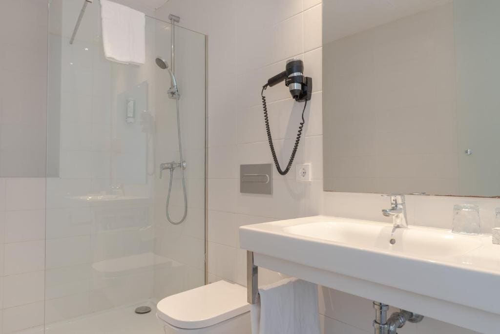 Double Room with Lateral Sea View room - Image 2