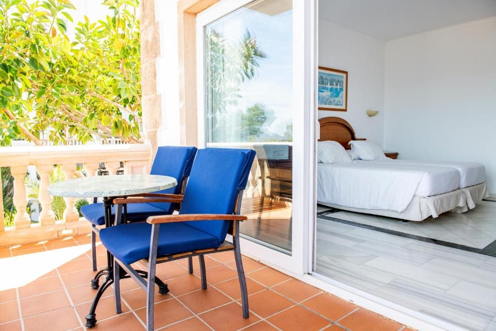 Double Room with Lateral Sea View room - Image 3