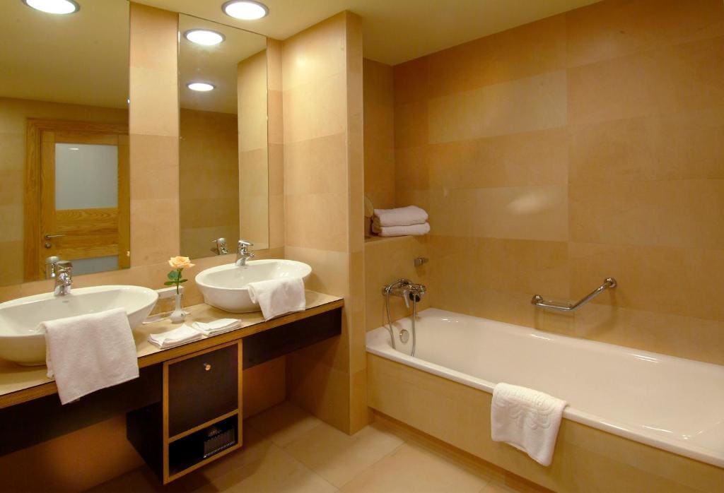 Family Room room - Image 2