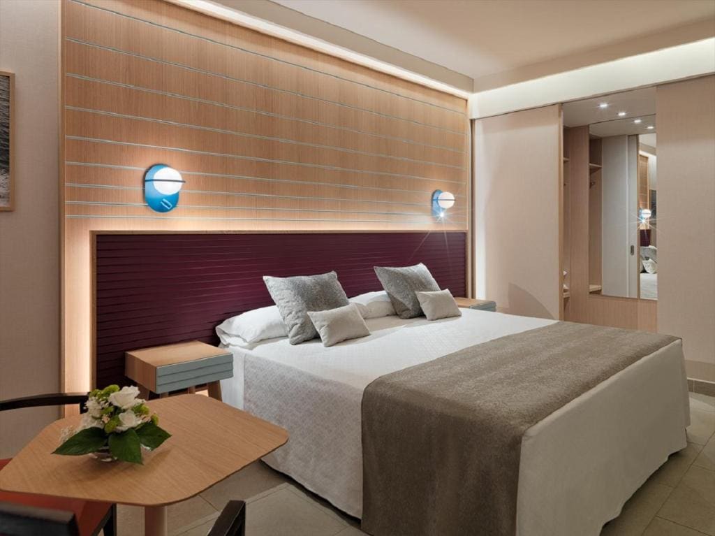 Double or Twin Room with Sea View room - Image 1