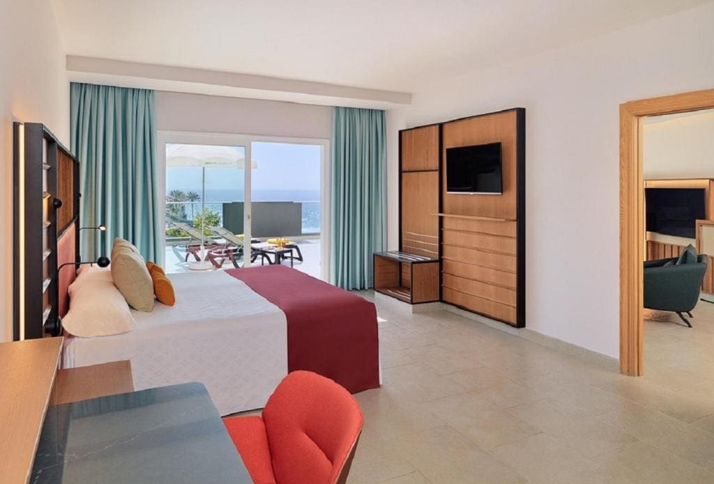 Suite with Sea View room - Image 2