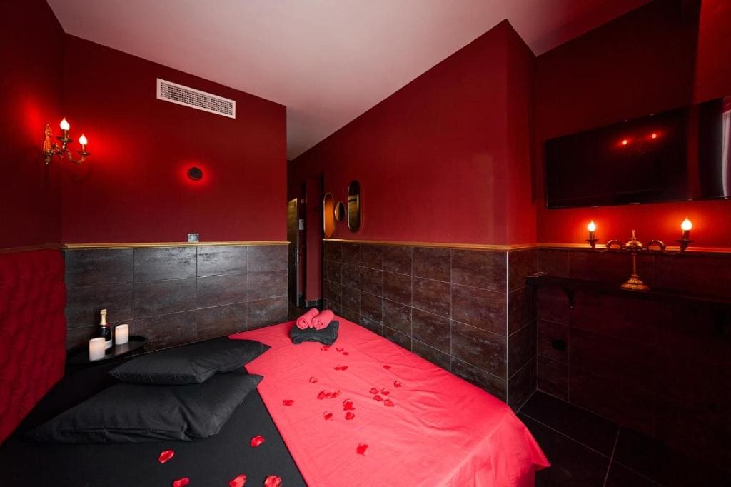 Deluxe King Room room - Image 2