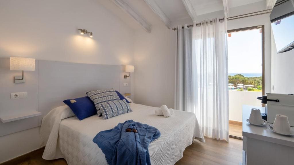 Deluxe Double or Twin Room room - Image 3