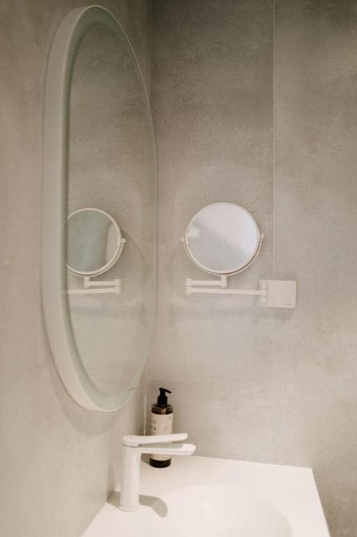 Superior Deluxe Double or Twin Room room - Image 3