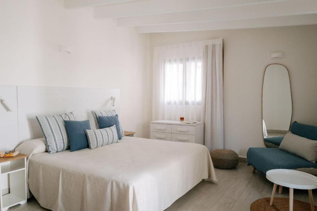 Superior Double or Twin Room with Garden View room - Image 3