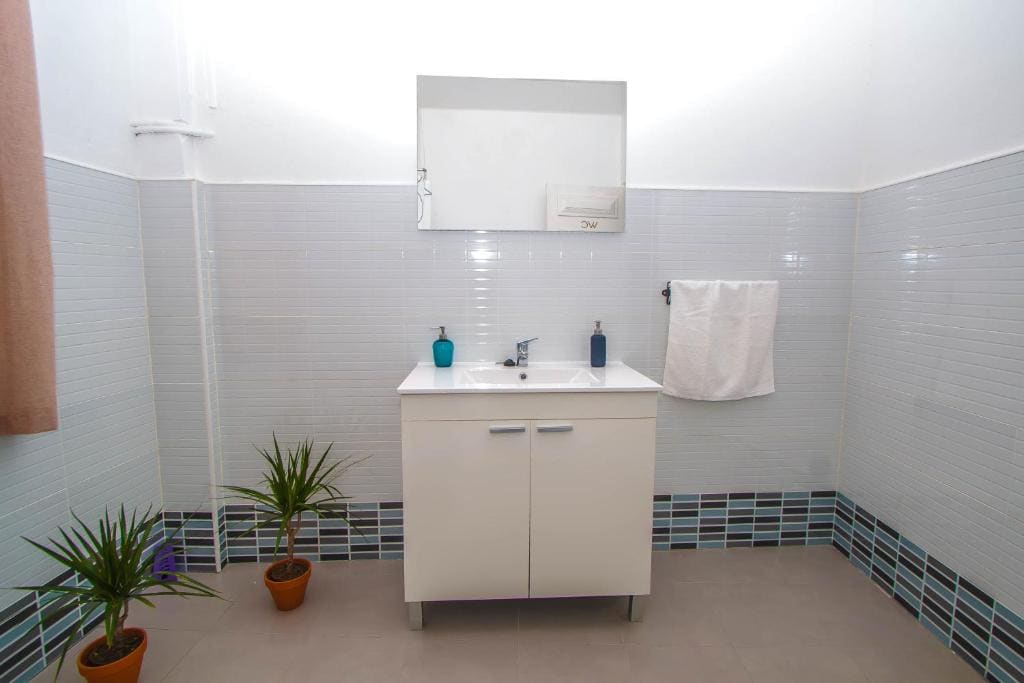 Double Room with Shared Bathroom room - Image 3