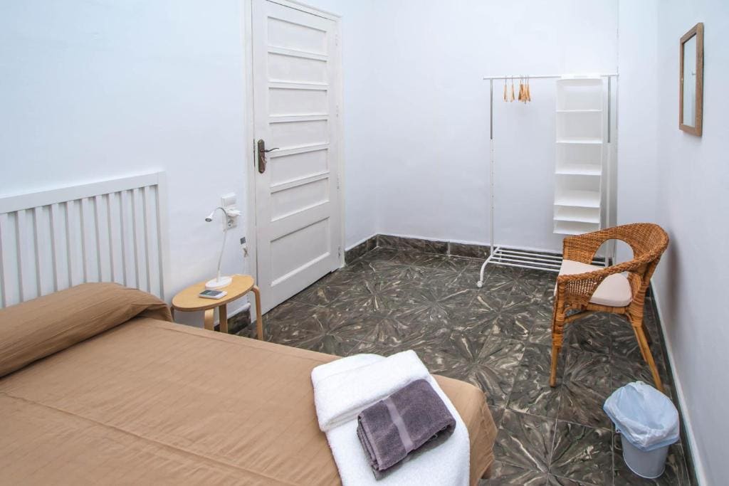 Double Room with Shared Bathroom room - Image 2
