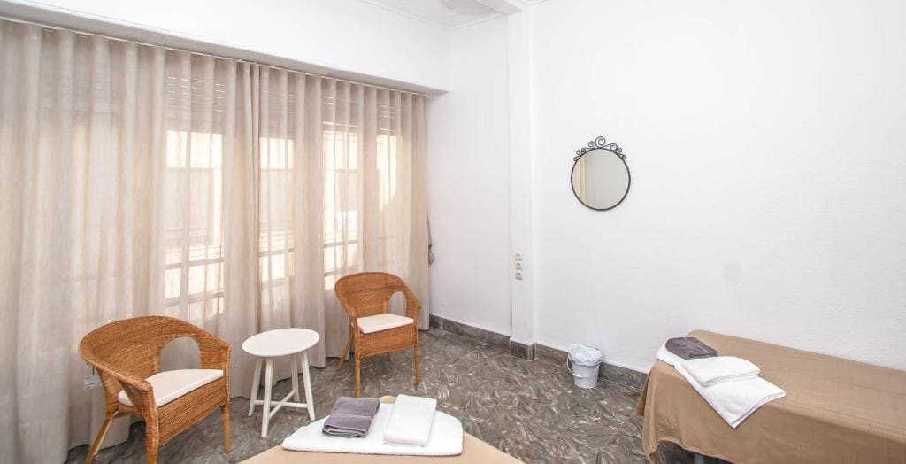 Triple Room with Shared Bathroom room - Image 2