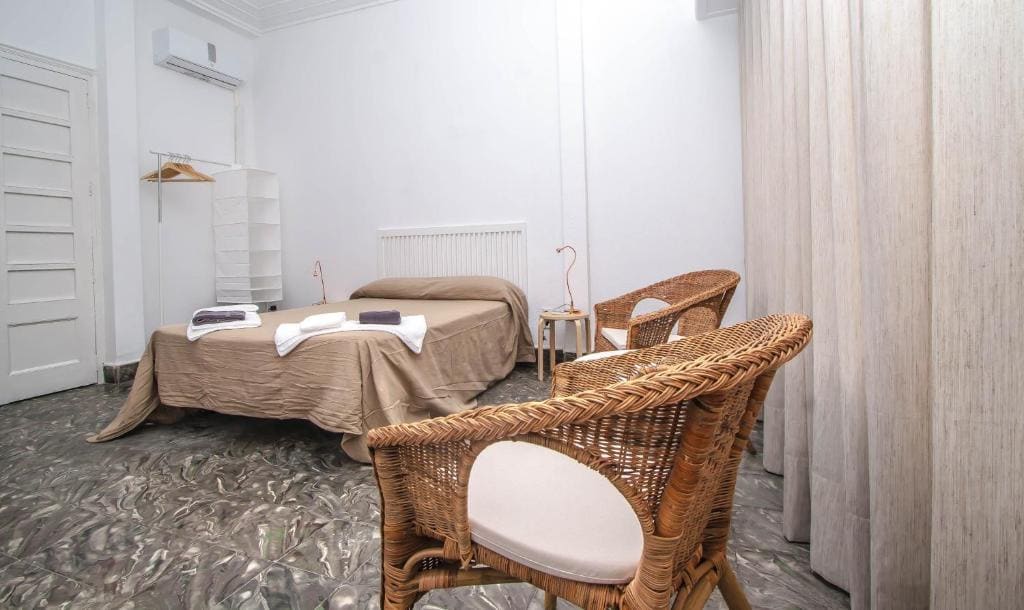 Triple Room with Shared Bathroom room - Image 3