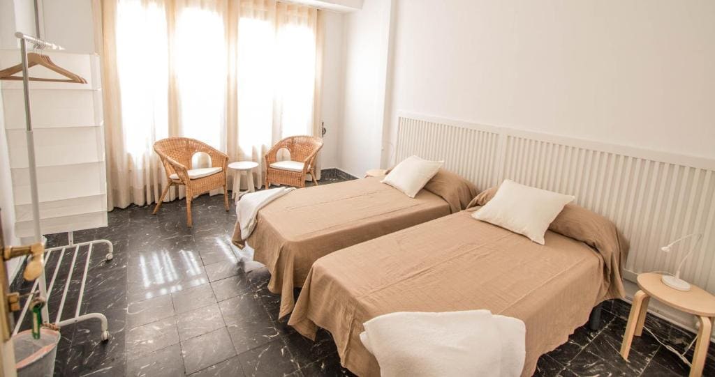 Twin Room with Two beds and Shared Bathroom room - Image 1