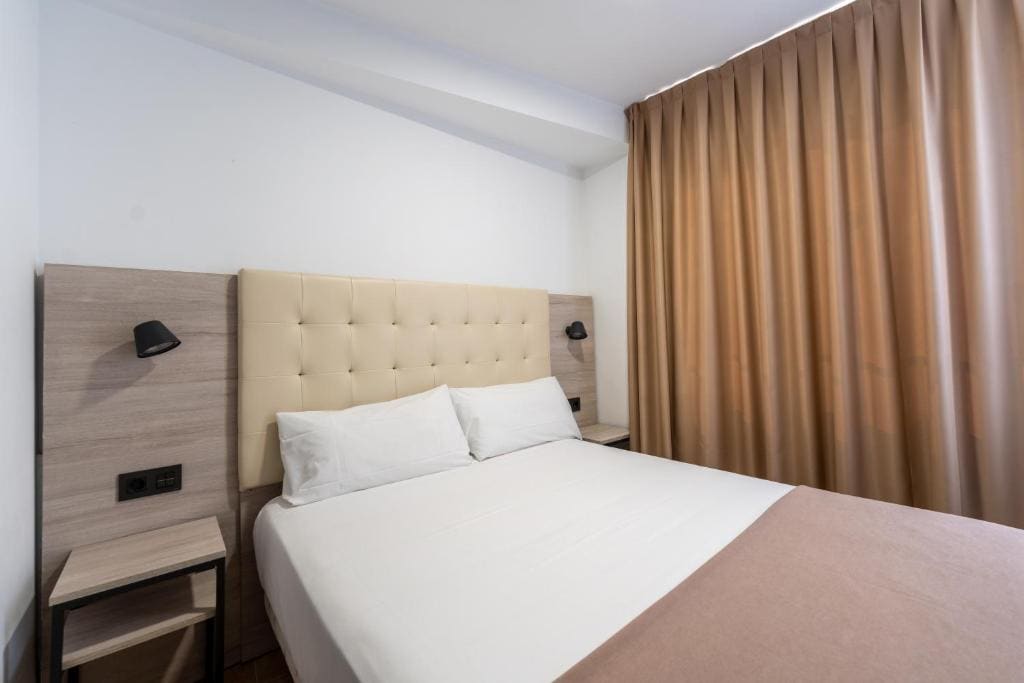 Double or Twin Room Single Use room - Image 3