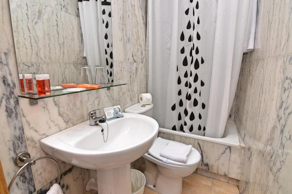Double or Twin Room room - Image 1