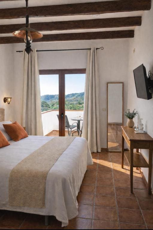 Double Room with Balcony and Sea View room - Image 2