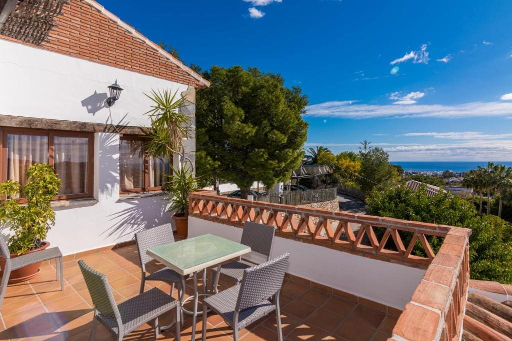 Double Room with Balcony and Sea View room - Image 3