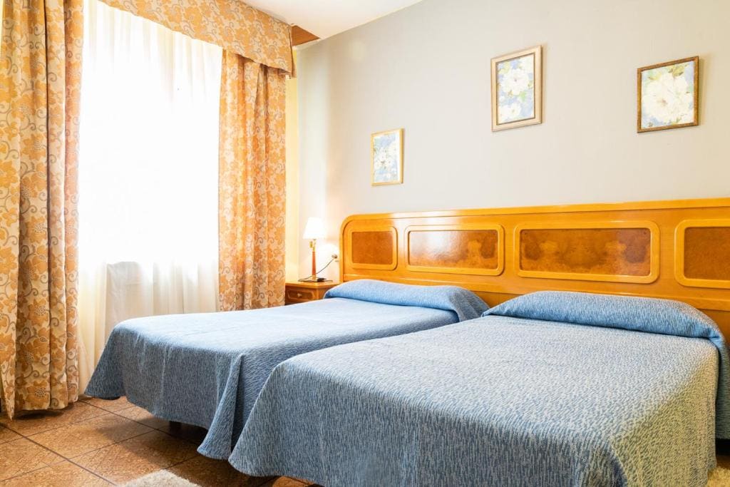 Standard Triple Room room - Image 2