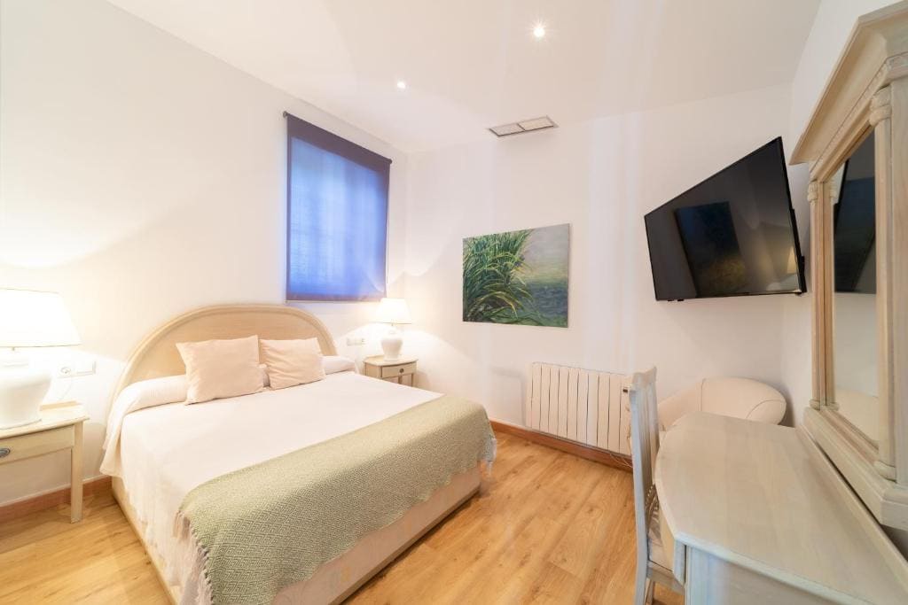 Deluxe Junior Suite room - Image 1