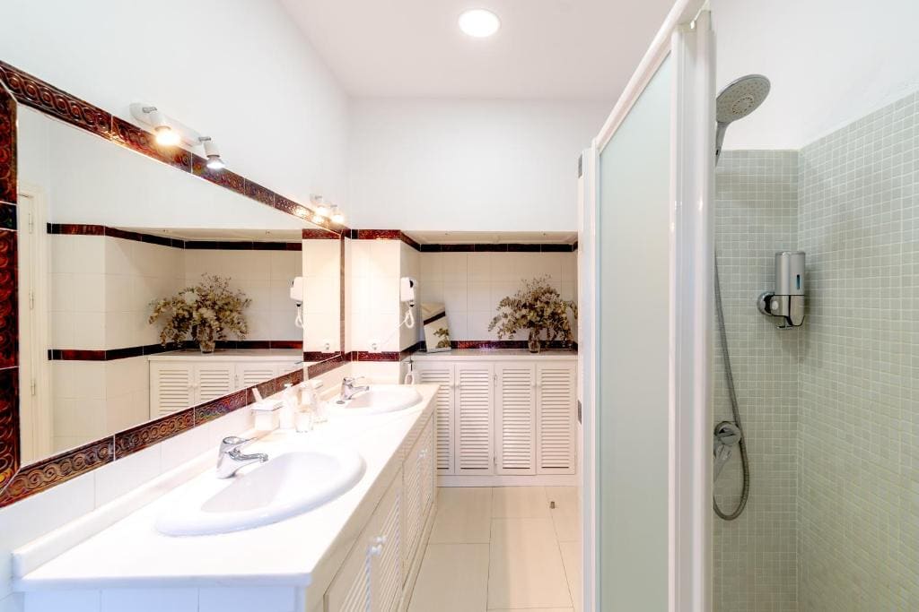 Deluxe Suite room - Image 2