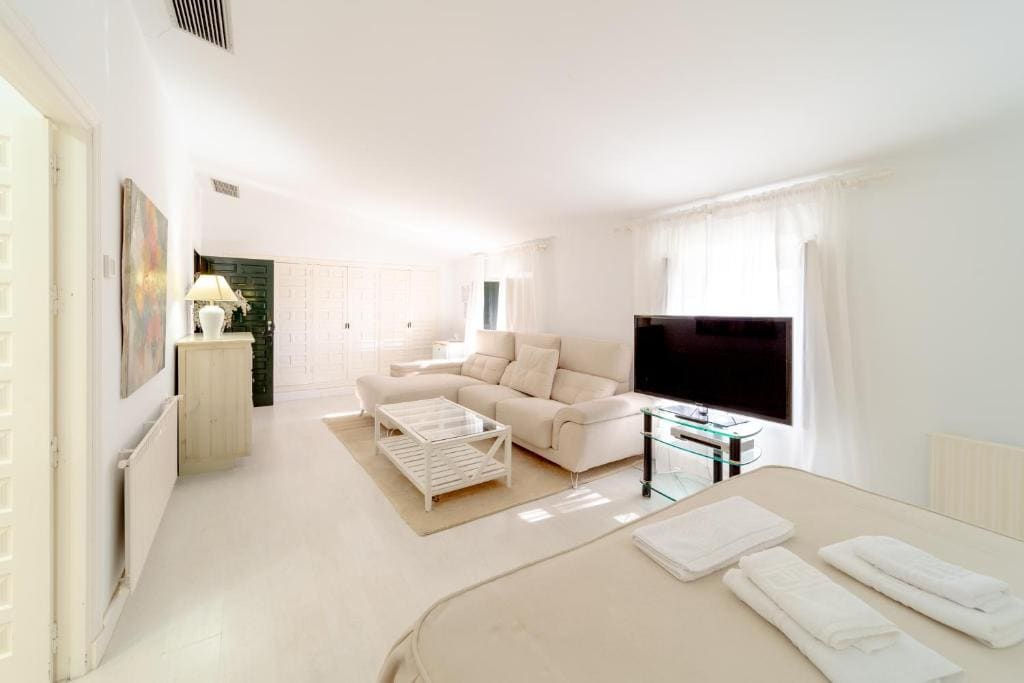 Deluxe Suite room - Image 1